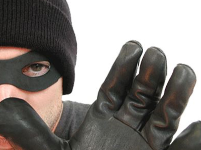 Τους βρήκε στην πόρτα της